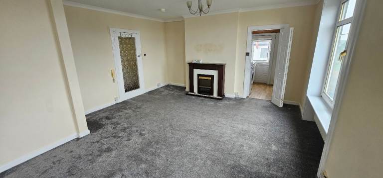 Unfurnished upper flat in Kings Park