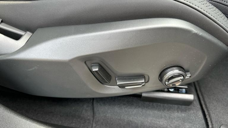 2025 Volvo XC60 2.0 B5 MHEV Plus Auto AWD Euro 6 (s/s) 5dr ESTATE Petrol/Electric Hybrid Automatic