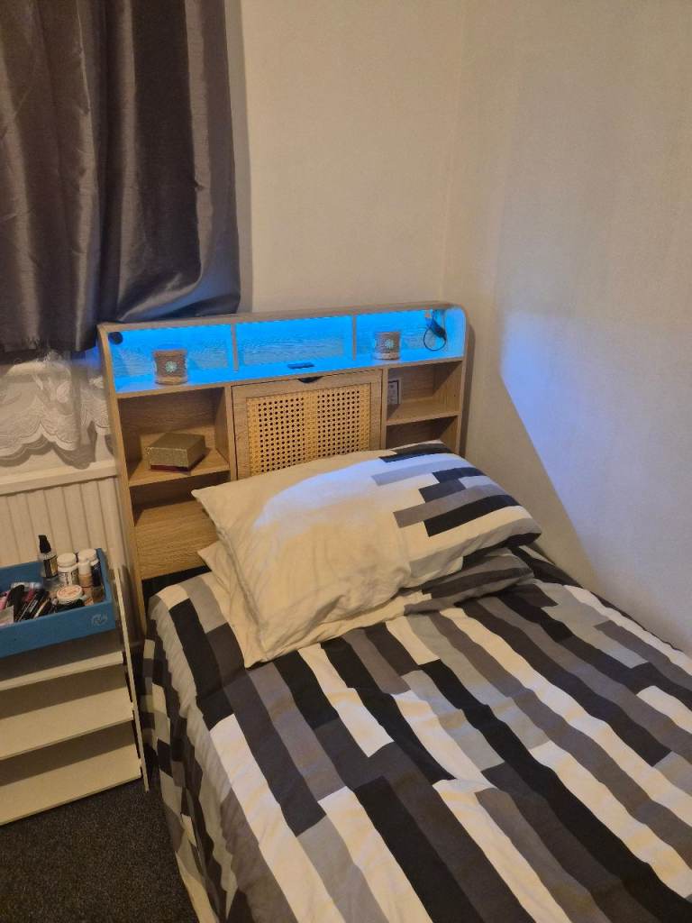 Large single room for rent in Romford 