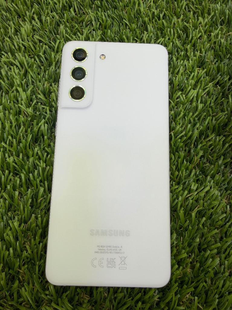 Samsung S21 FE 128GB – White, As Good As New