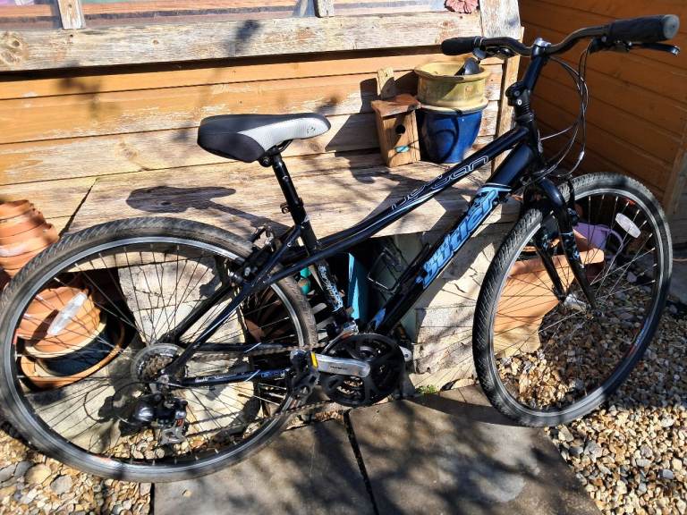 Claud Butler Urban 100 Hybrid Bike 700c quick-release wheels 17" frame 21-speed