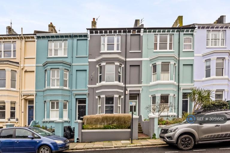 1 bedroom flat in Queens Park Road, Brighton, BN2 (1 bed) (#3051662)
