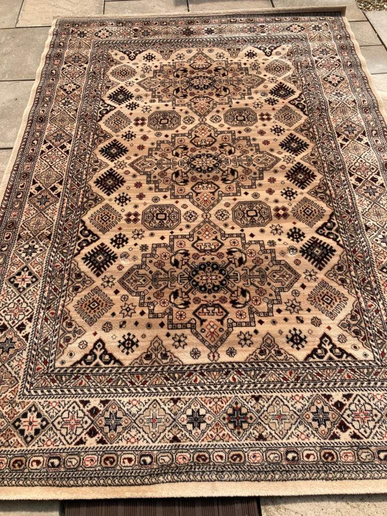 Large rug 100% wool