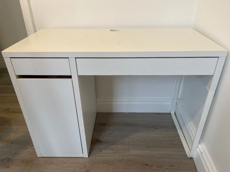 IKEA DESK - Great Condition 