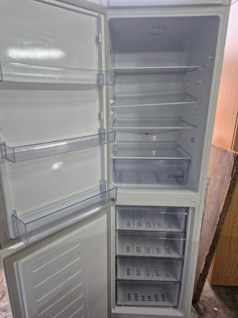 White Freestanding Fridge Freezer – Good Condition