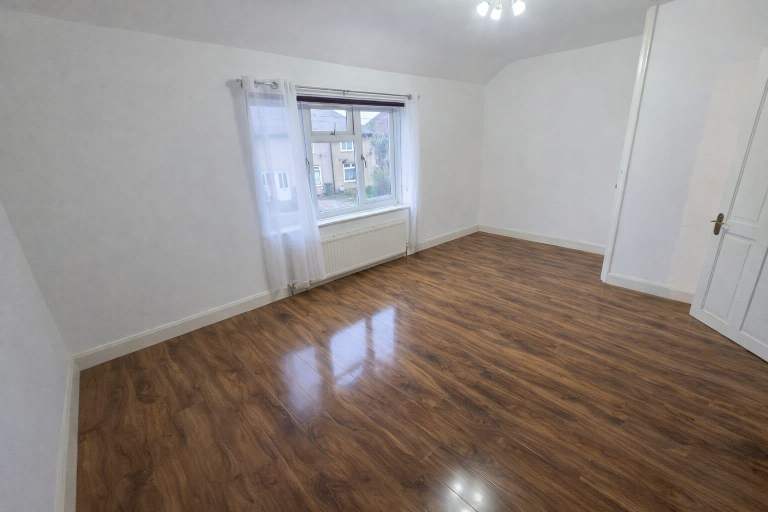 3 Bed Terraced House to Rent – Bright Living Room & Modern Kitchen