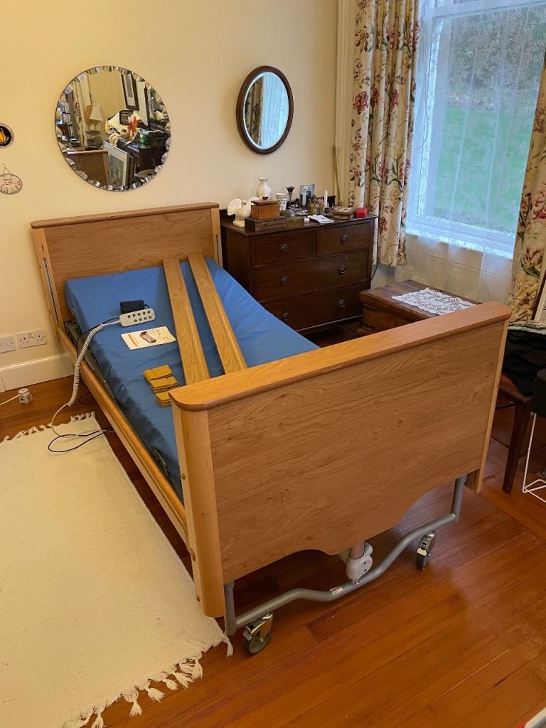 Renray Carer Hospital Bed 