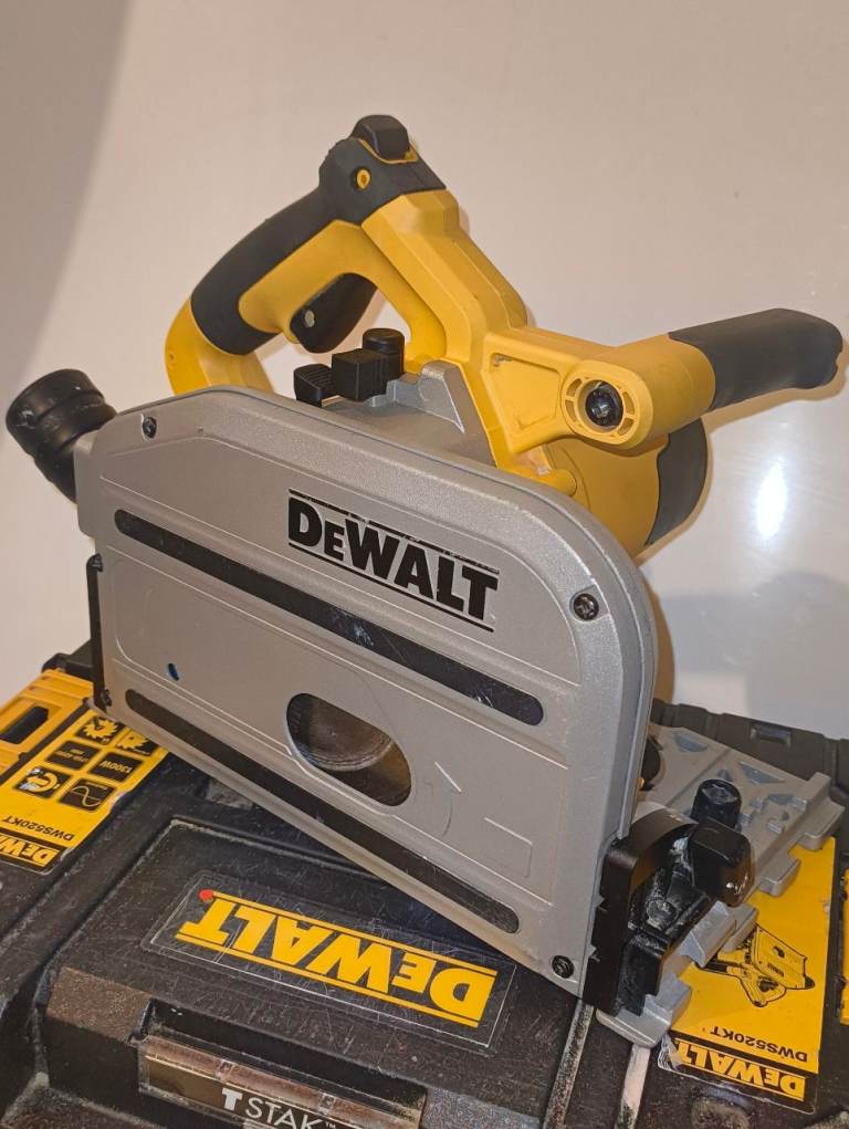 DeWalt DWS520KT 165MM plunge tool 1300 w. 110V with carry case. No guide rail