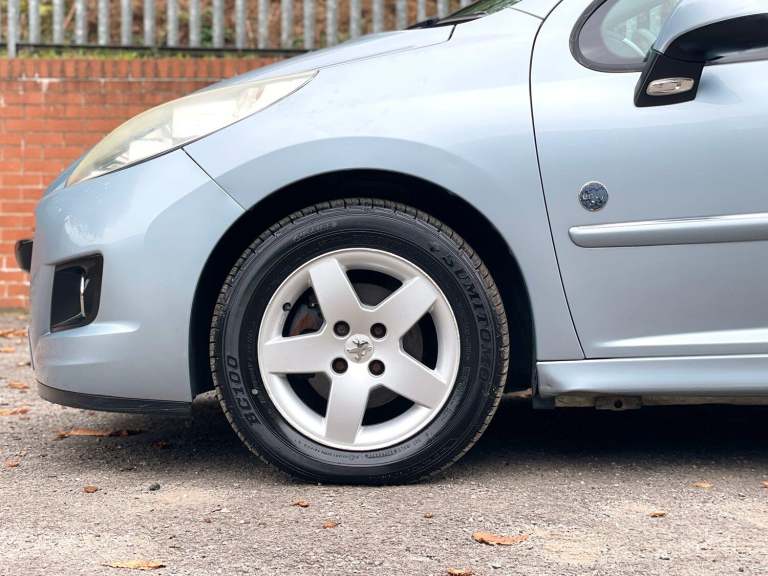 PEUGEOT 207 1.4 HDi Envy 2011