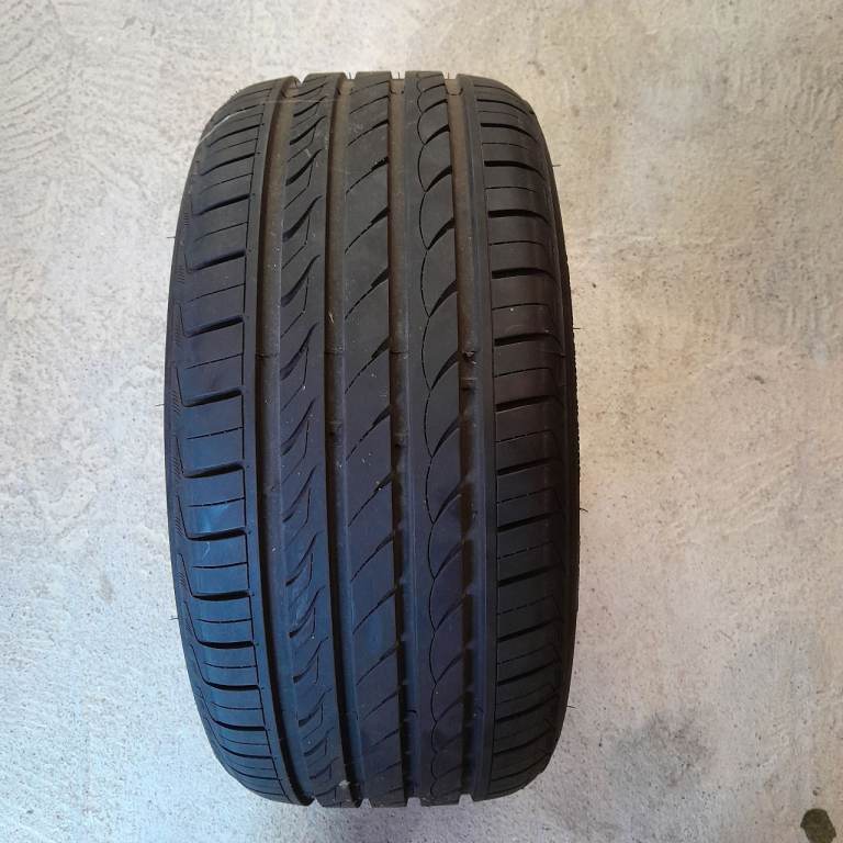 Part worn Tyre-DELENTI DH2.  Size 245/40 R17 95W 