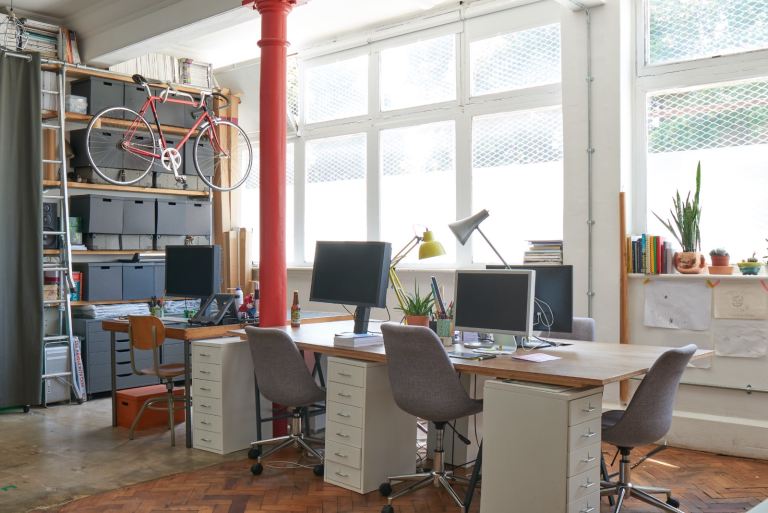 AFFORDABLE FIXED DESK SPACES IN CREATIVE STUDIO IN BRIXTON