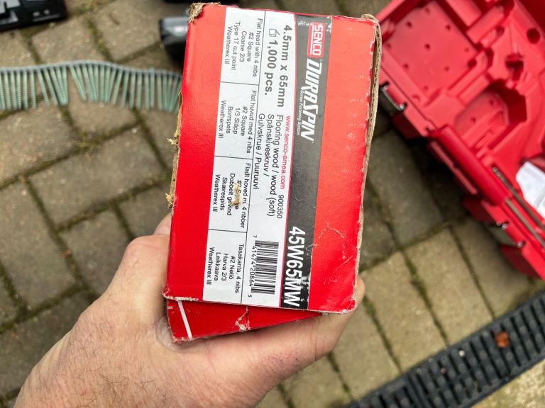 Senco Screwgun with collated Screws