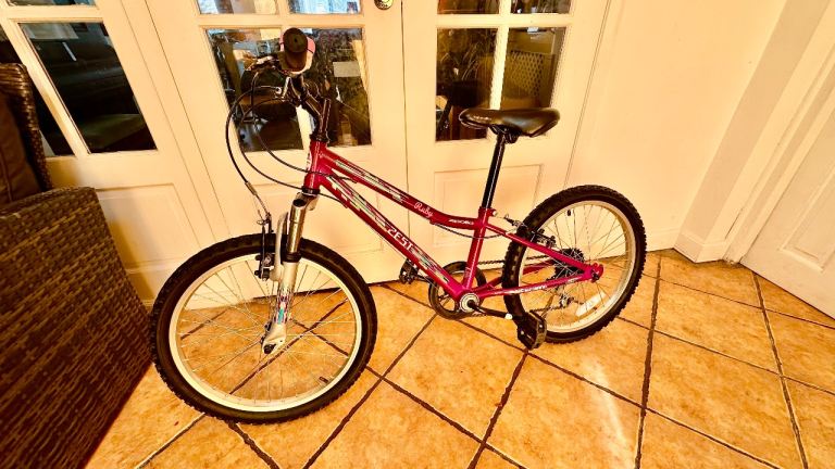 Apollo zest kids bike20”wheels for 6to9 yrs old very good condition like new fully service (ONO)..