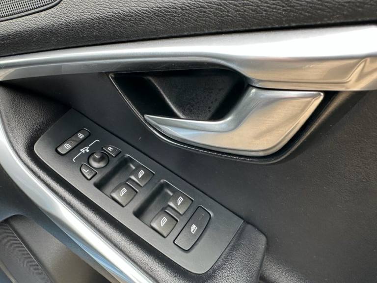 2016 Volvo V40 2.0 D2 R-Design Nav Hatchback 5dr Diesel Manual Euro 6 (s/s) (120 ps) Hatchback Di...