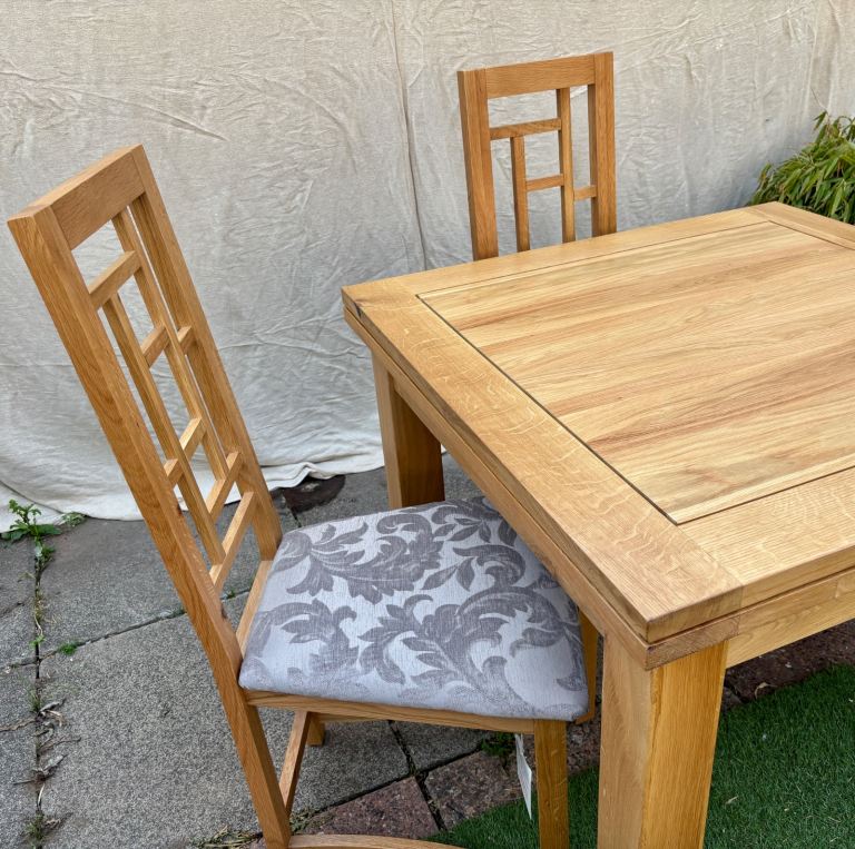 Solid oak dining table with 4 solid oak chairs