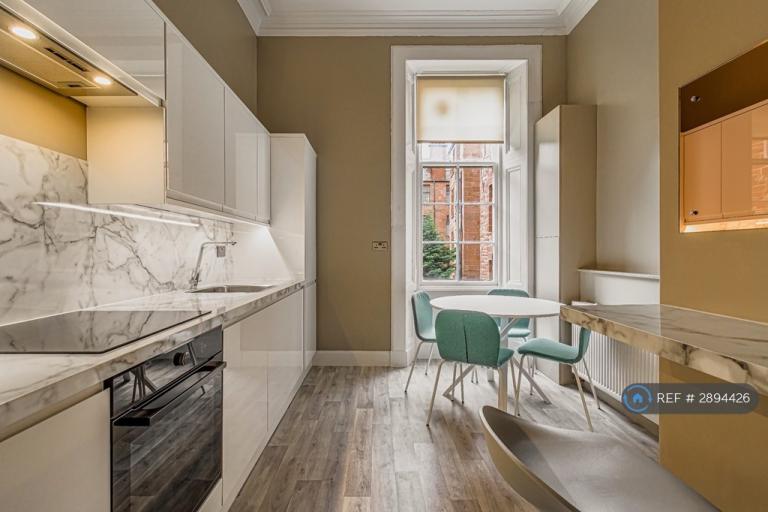 2 bedroom flat in Kersland Street, Glasgow, G12 (2 bed) (#2894426)