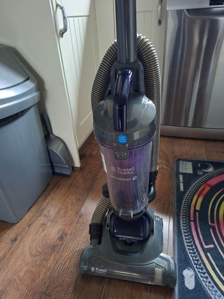 RUSSEL HOBBS "ATHENA 2" UPRIGHT BAGLESS VACUUM CLEANER HOOVER VGC