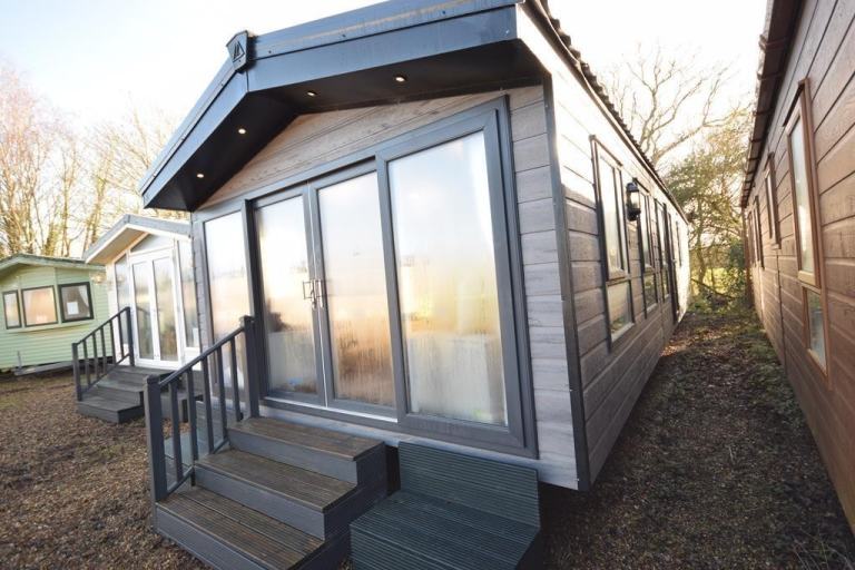 NEW Sunrise Lodge SUPERIOR | 40x13 Log Cabin | 2 bed Park Home | Winter Pack ++