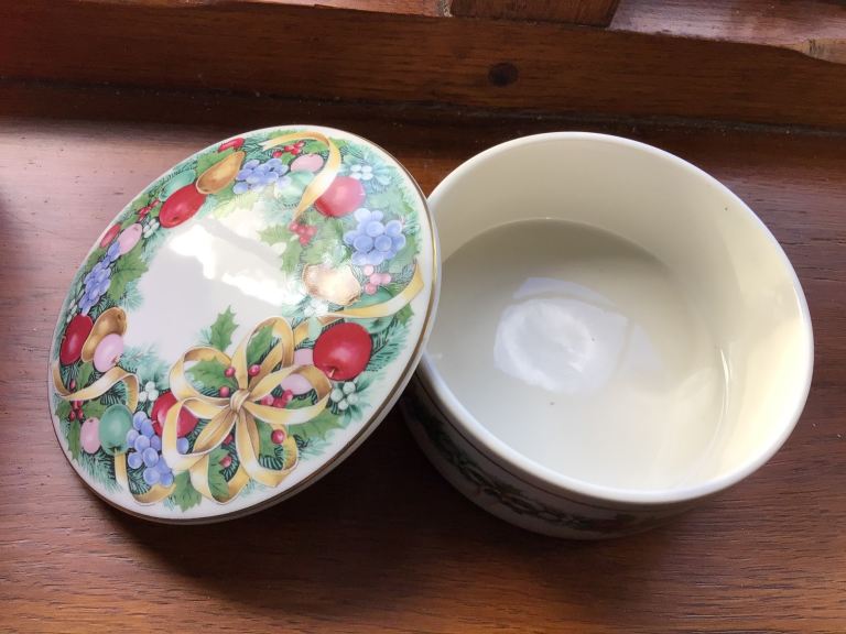 Mikasa Christmas round pot with lid new in original box. (Quite rare)