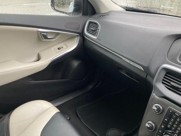 2015 Volvo V40 D2 [120] Cross Country Lux 5dr Geartronic HATCHBACK DIESEL Automatic