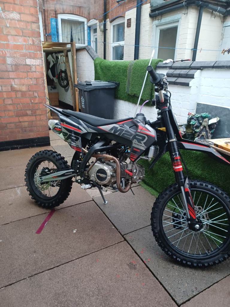 M2R 140cc dirt bike 