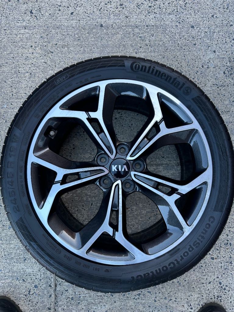 Kia Sportage alloy & tyre