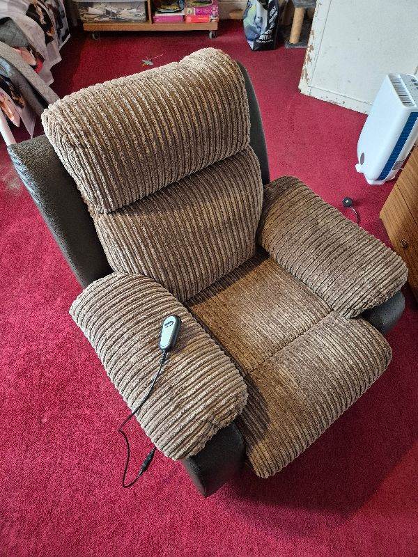 Rise and recliner armchair 