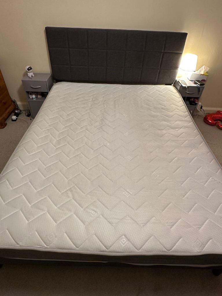 King size bed 