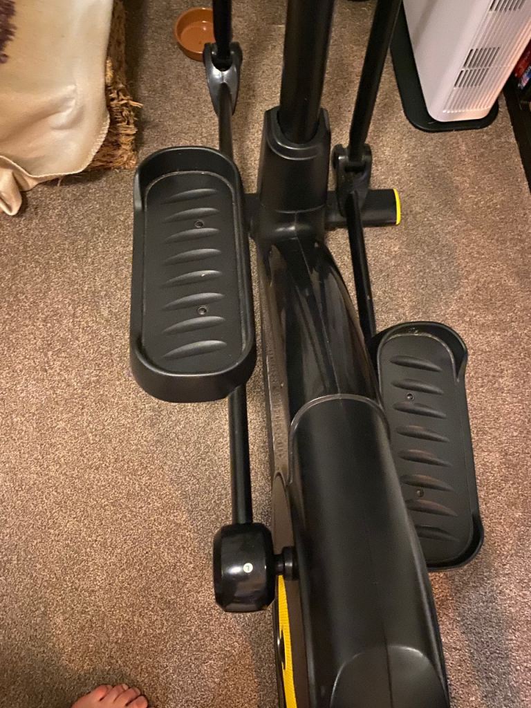 Cross trainer Reebok One GX40. Great condition.