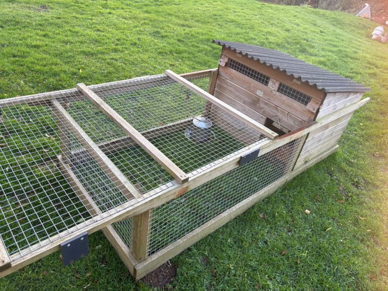 Taylor made poultry chicken coop for 2 or 3 bantam hens with integrated run