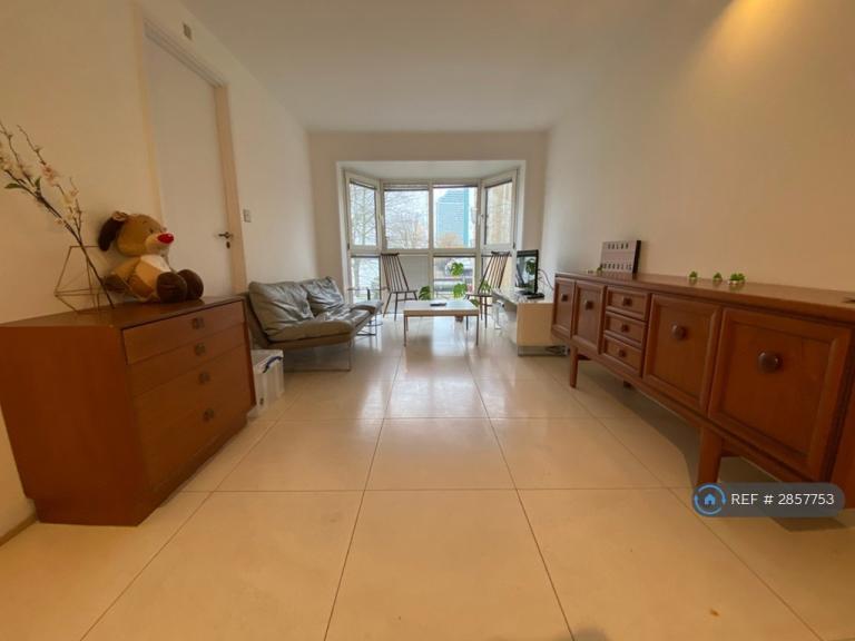 1 bedroom in Princes Court, London, SE16 (#2857753)