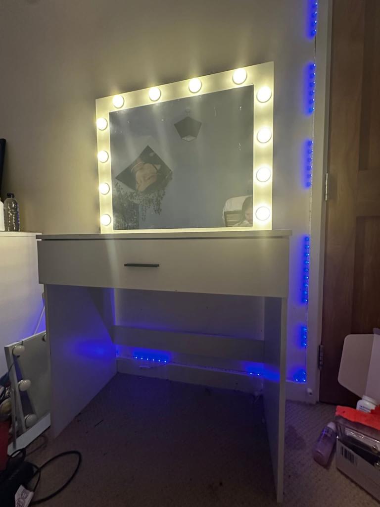 Hollywood dressing table