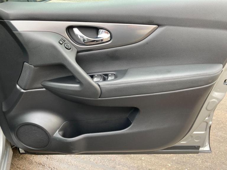 2019 Nissan Qashqai 1.3 DiG-T N-Connecta 5dr HATCHBACK PETROL Manual