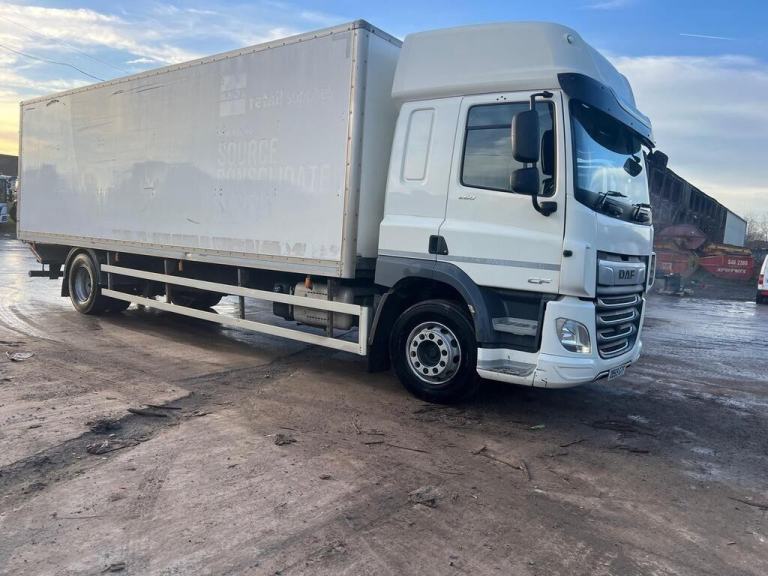 DAF TRUCKS CF 260 FA SLEEPER , 25ft BOX , SPACE CAB, TUCKAWAY LIFT ,  NOVEMBER 