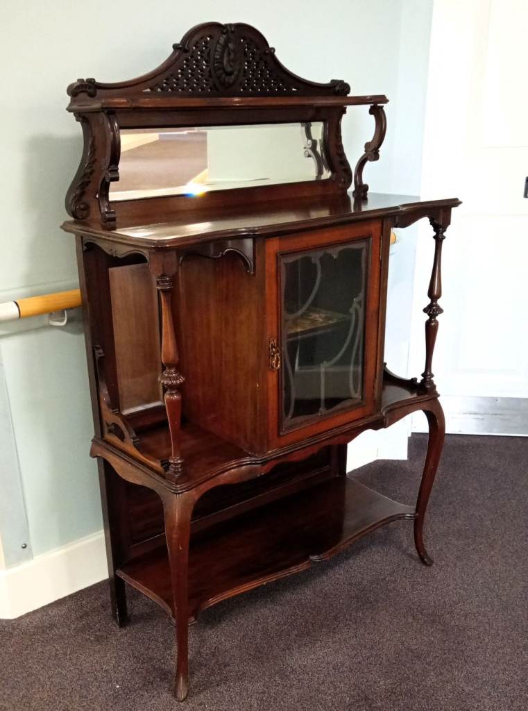 Lovely antique Edwardian walnut cabinet with bevelled edge mirrors, good example of it's time.