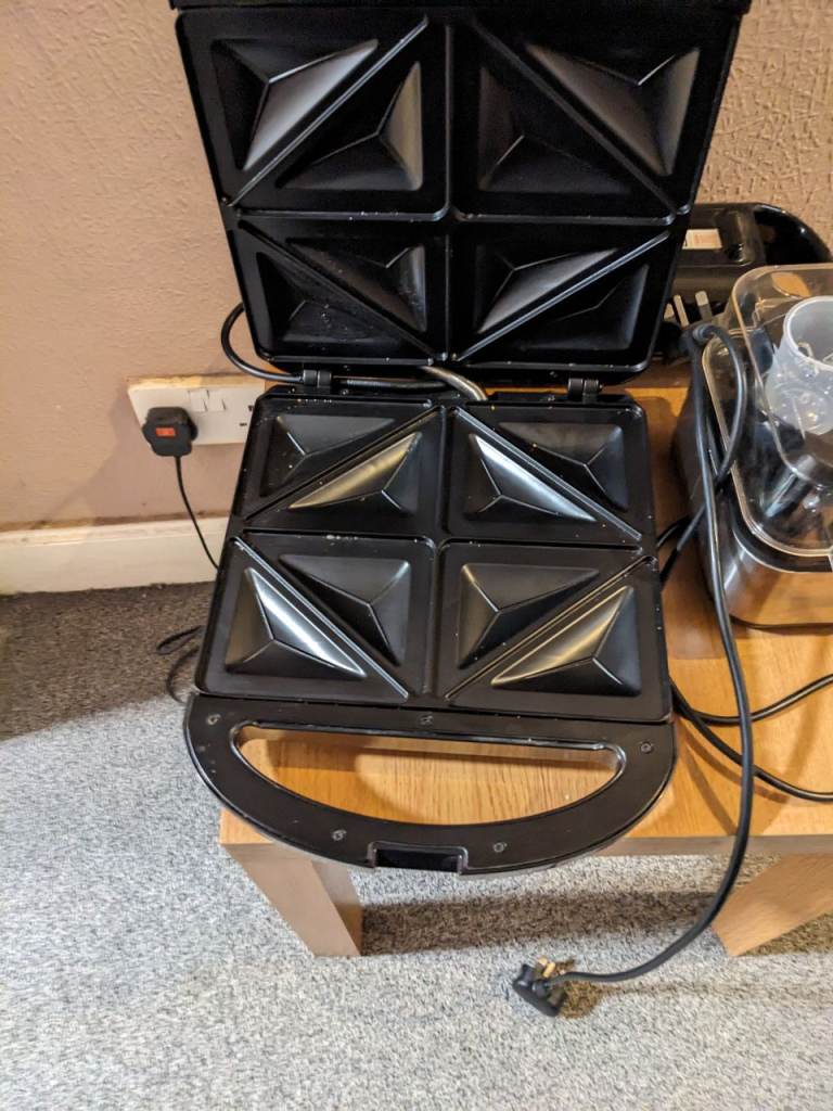 3 barely used small kitchen appliances 