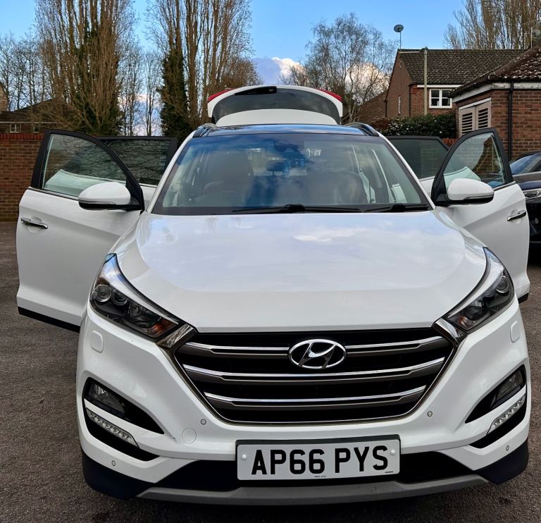 Hyundai Tucson 2016 Premium SE – Panoramic Roof – Red Leather – Fully Loaded