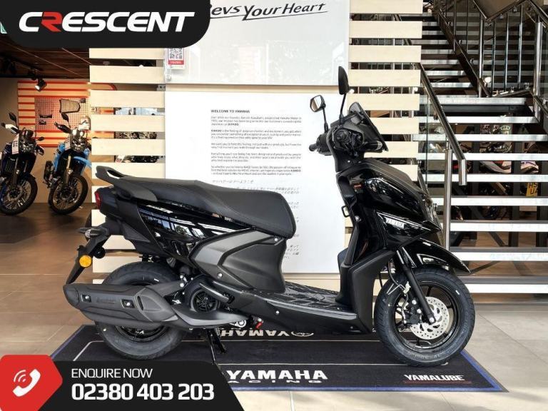 YAMAHA RAYZR 125 IN MIDNIGHT BLACK - BRAND NEW - IN STOCK - AVAILABLE NOW !