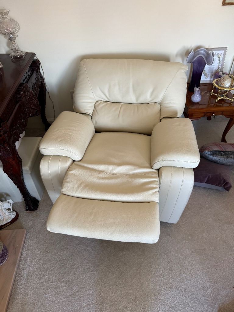 Cream Leather Recliner Armchair – Electric movement
