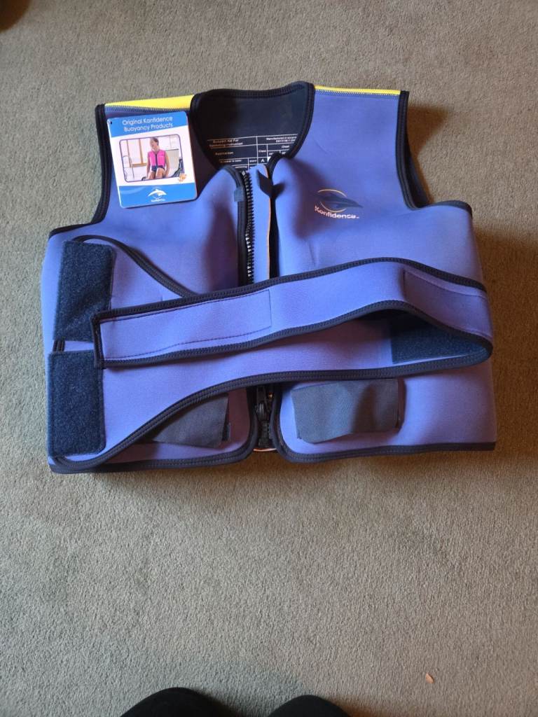 Konfidence Adult swim jacket chest 42"-46"