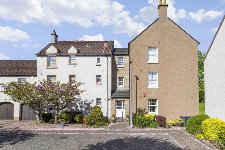 3 bed ground floor flat eh4 Blackhall 