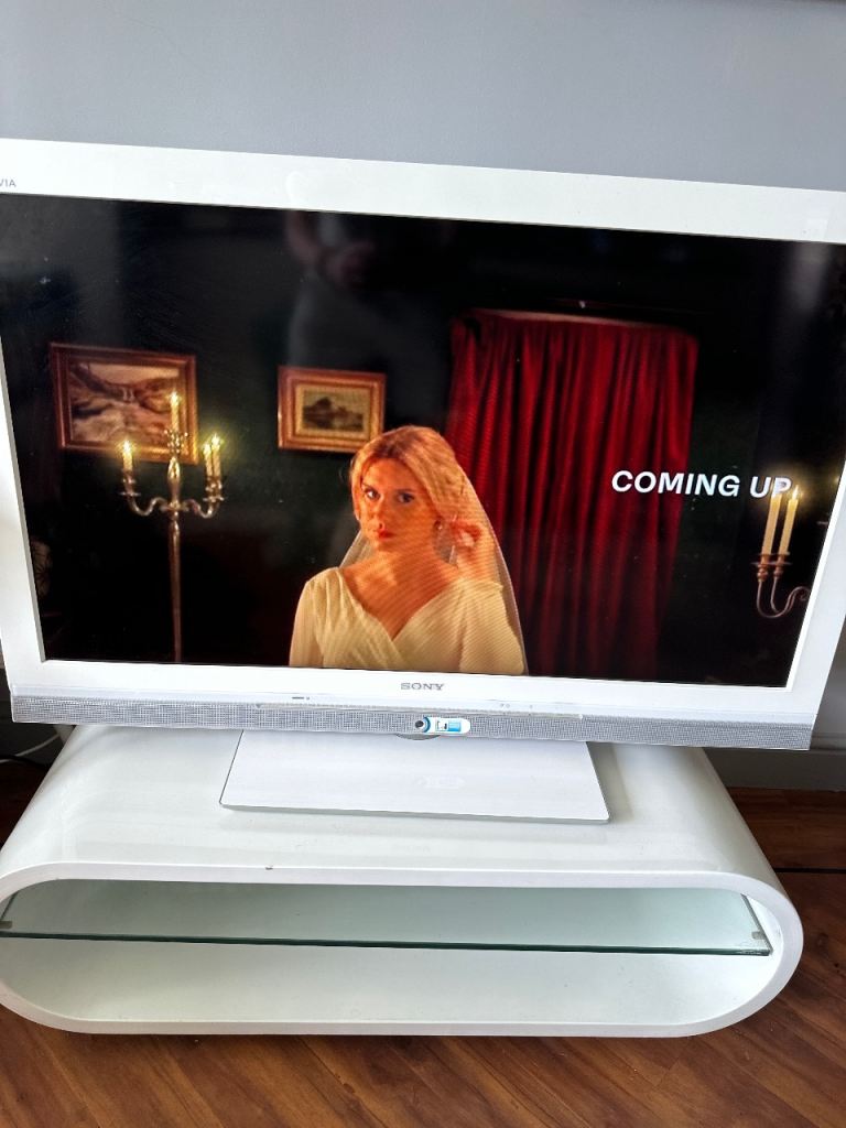 Sony Bravia KDL-40WE5 40-inch LCD TV with white TV stand