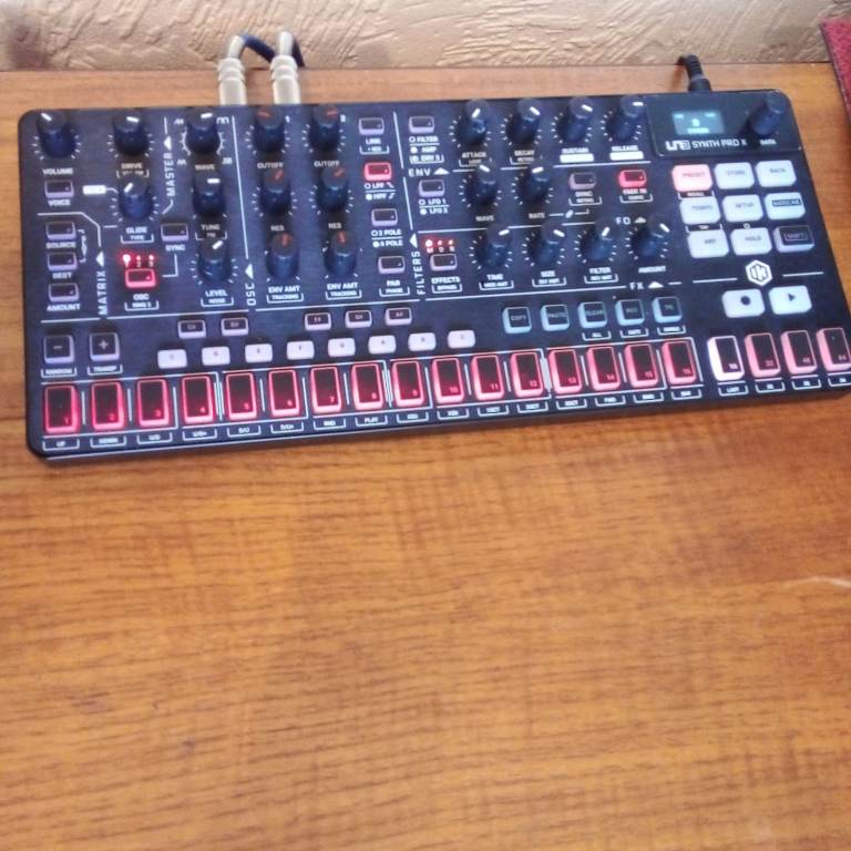 IK Multimedia Uno Synth Pro X