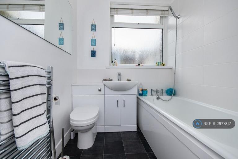 2 bedroom flat in Burnaby Road, Bournemouth, BH4 (2 bed) (#2677817)