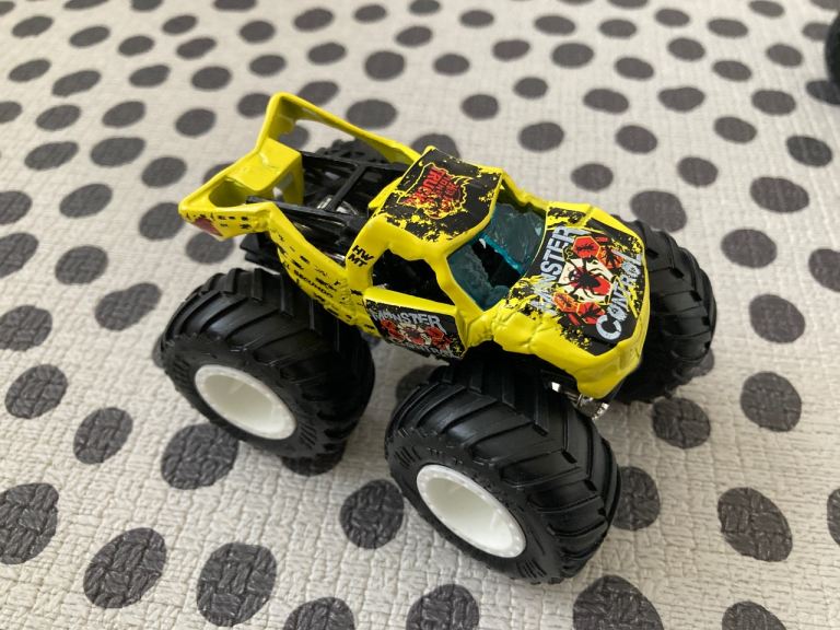 Hotwheels monstertrucks x4