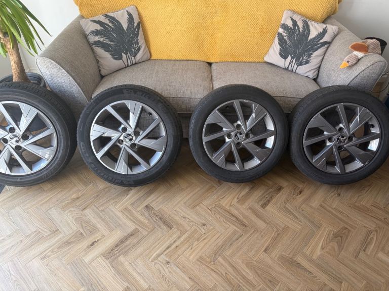 4x Vauxhall alloy wheels 