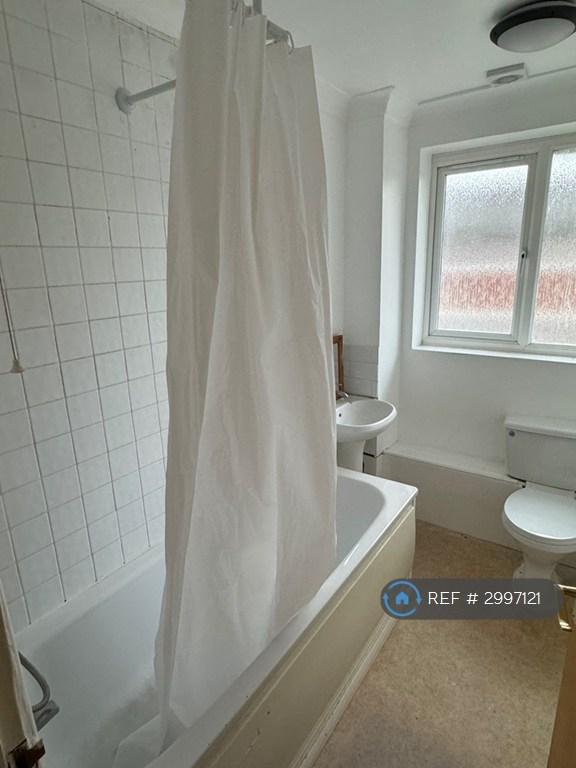 3 bedroom flat in Silkdale Close, Oxford, OX4 (3 bed) (#2997121)