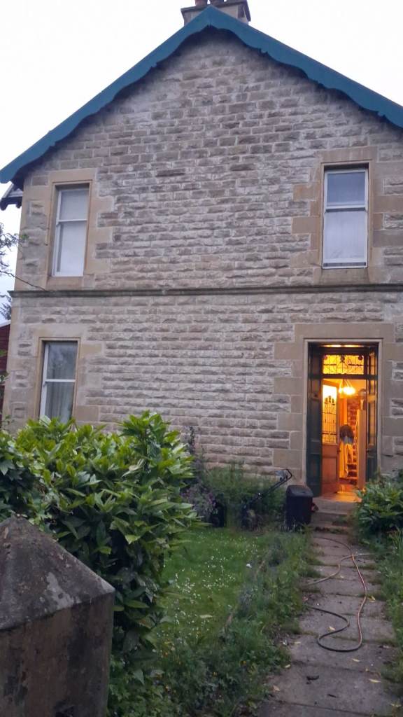  Room to rent Scotstounhill, quiet professional house
