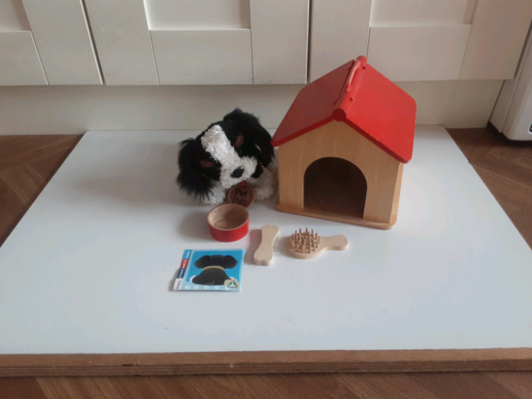 Early learning Centre wooden kennel ,puppy &accessories 
