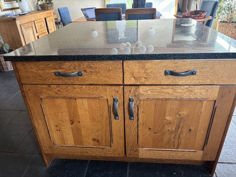 Free range and wooden kitchen with granite worktop - to be collected 